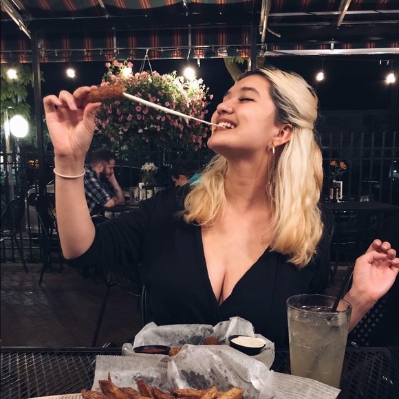 Meet your Posher, Olivia - Picture 1 of 1